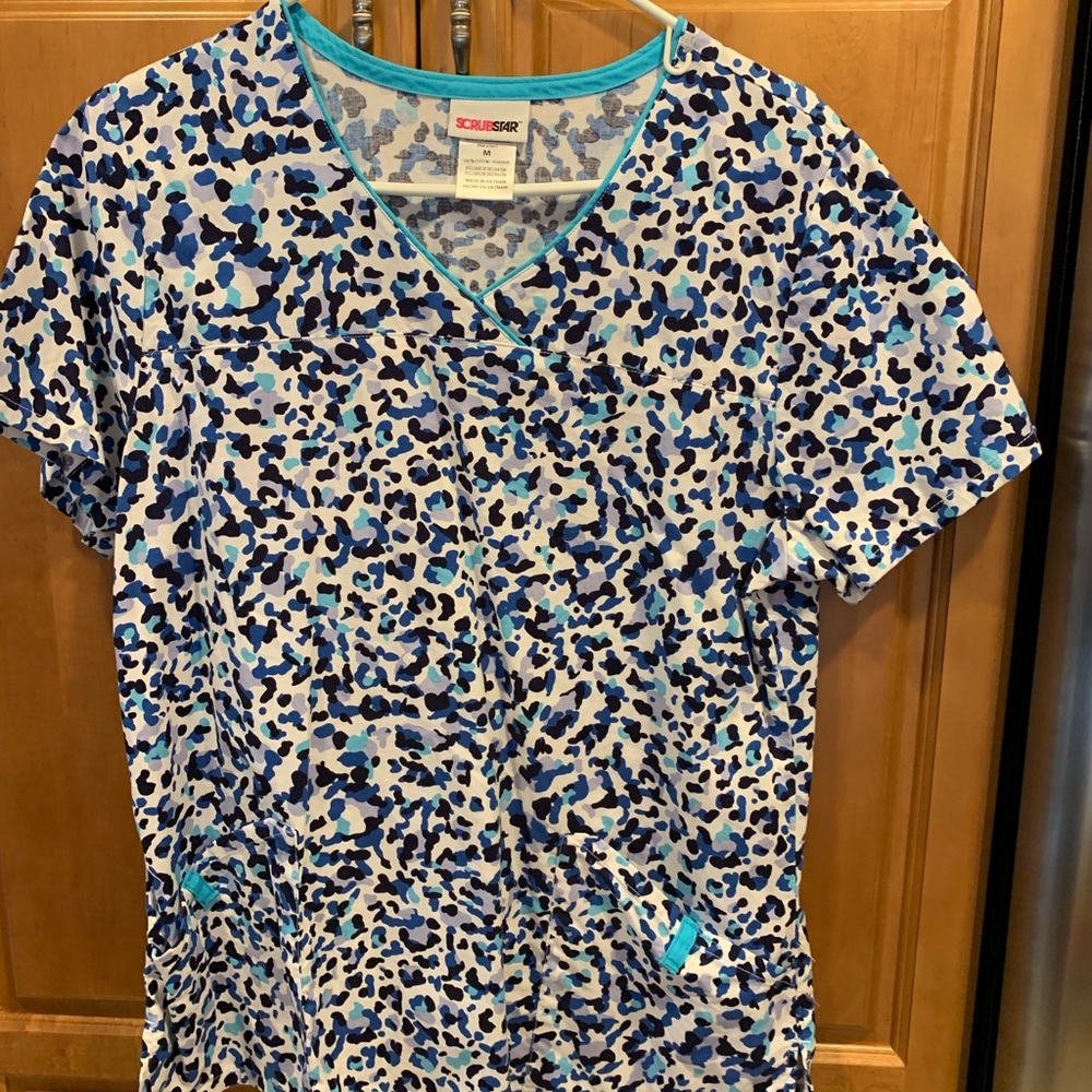 Women’s scrub top